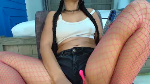 Snapshot of xxxvibesxo chatting on February 2025 10:24:01 PM Lil Luna online show from February 2025 10:24:01 PM