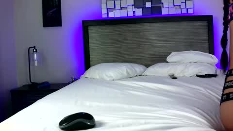 Snapshot of xxxvibesxo chatting on February 2025 10:53:01 PM Lil Luna online show from February 2025 10:53:01 PM