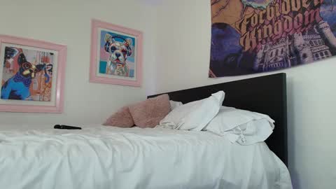 Snapshot of xxxvibesxo chatting on October 2025 11:57:02 PM Lil Luna online show from October 2025 11:57:02 PM