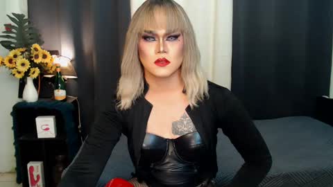 Snapshot of xyournightmarequeenx chatting on December 2024 07:55:01 PM QueenMarina online show from December 2024 07:55:01 PM