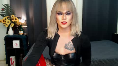 Snapshot of xyournightmarequeenx chatting on December 2024 02:03:02 AM QueenMarina online show from December 2024 02:03:02 AM