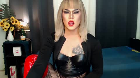 Snapshot of xyournightmarequeenx chatting on December 2024 07:00:02 PM QueenMarina online show from December 2024 07:00:02 PM