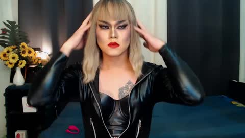 Snapshot of xyournightmarequeenx chatting on January 2025 02:51:02 AM QueenMarina online show from January 2025 02:51:02 AM