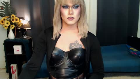Snapshot of xyournightmarequeenx chatting on January 2025 09:23:02 PM QueenMarina online show from January 2025 09:23:02 PM