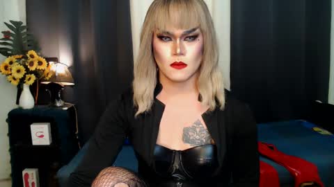 Snapshot of xyournightmarequeenx chatting on January 2025 11:46:01 PM QueenMarina online show from January 2025 11:46:01 PM