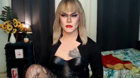 Snapshot of xyournightmarequeenx chatting on January 2025 07:34:01 PM QueenMarina online show from January 2025 07:34:01 PM