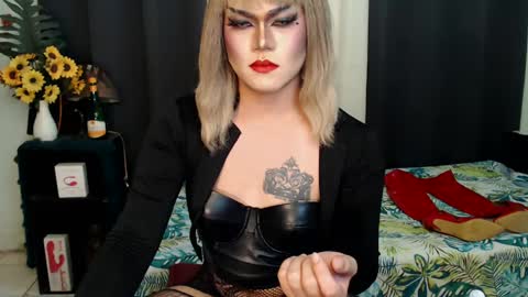 Snapshot of xyournightmarequeenx chatting on January 2025 09:39:01 AM QueenMarina online show from January 2025 09:39:01 AM