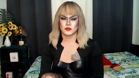 Snapshot of xyournightmarequeenx chatting on January 2025 06:16:02 PM QueenMarina online show from January 2025 06:16:02 PM