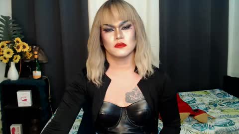 Snapshot of xyournightmarequeenx chatting on January 2025 12:22:02 AM QueenMarina online show from January 2025 12:22:02 AM
