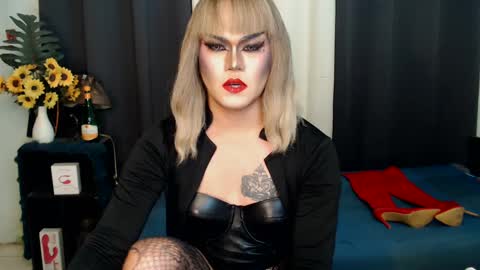 Snapshot of xyournightmarequeenx chatting on February 2025 06:49:02 PM QueenMarina online show from February 2025 06:49:02 PM