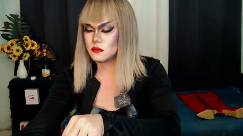 Snapshot of xyournightmarequeenx chatting on February 2025 08:52:01 AM QueenMarina online show from February 2025 08:52:01 AM