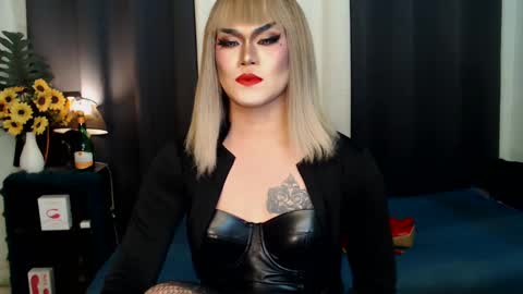 Snapshot of xyournightmarequeenx chatting on February 2025 10:12:01 AM QueenMarina online show from February 2025 10:12:01 AM