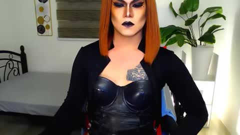 Snapshot of xyournightmarequeenx chatting on May 2026 06:33:02 AM QueenMarina online show from May 2026 06:33:02 AM