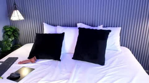 Yalezka online show from April 2026 05:01:02 AM