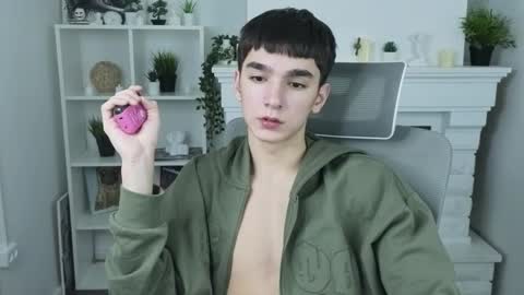 yamitwink online show from November 2025 08:20:02 PM