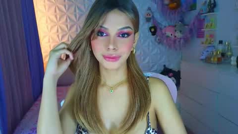 YANG AUDREY LONE online show from September 2025 06:07:01 PM