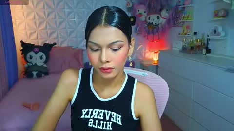 YANG AUDREY LONE online show from September 2025 07:48:02 PM