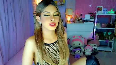 YANG AUDREY LONE online show from February 2026 09:29:02 PM