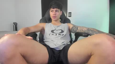 Snapshot of yanpaul83 chatting on October 2025 03:24:01 PM yanpaul83 online show from October 2025 03:24:01 PM