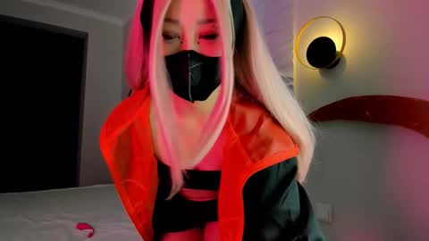 Yana online show from November 2025 08:11:01 PM