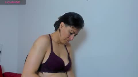 Yasemin online show from November 2025 10:47:02 AM