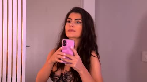 Yasmina  online show from December 2025 04:06:01 AM