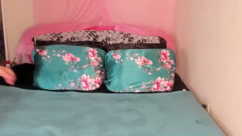 Yasmina online show from February 2025 05:40:01 AM