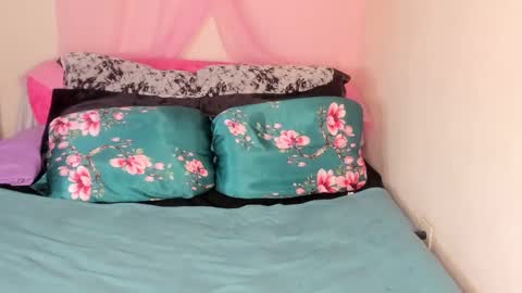 Yasmina online show from February 2025 06:15:02 PM