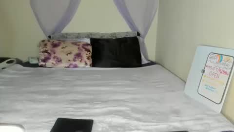 Yasmina online show from September 2025 07:02:02 PM