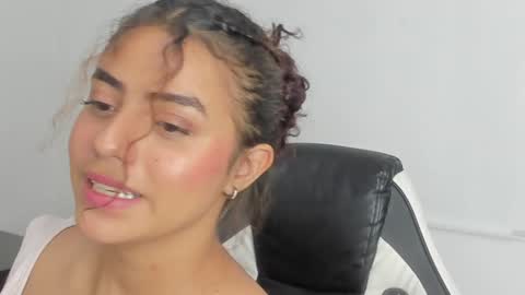 yaya23x online show from January 2025 03:26:01 PM