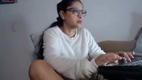 yaya____ online show from February 2026 09:45:01 PM