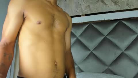 Snapshot of yayi_derek chatting on February 2025 11:55:01 AM yayi derek online show from February 2025 11:55:01 AM