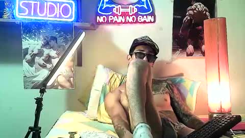 yeisoncastellanos1999 online show from November 2025 05:57:01 PM