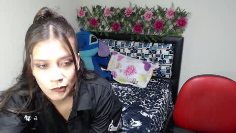 yeliana_will online show from January 2025 10:27:01 PM