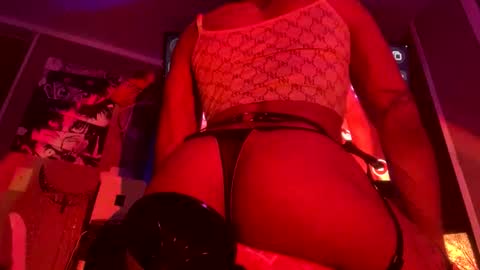 Snapshot of yelladaniella chatting on May 2026 06:23:02 PM Ella Ts online show from May 2026 06:23:02 PM