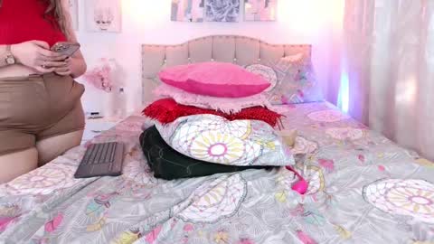 Snapshot of yellow_lily chatting on March 2025 09:00:02 PM yellow_lily online show from March 2025 09:00:02 PM