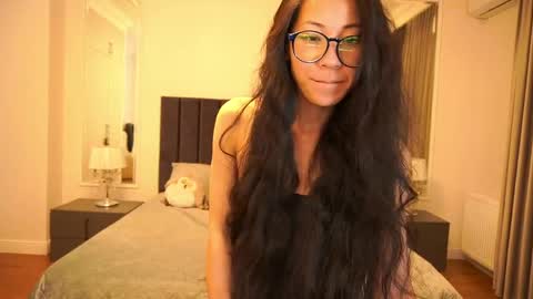 yennstar online show from April 2026 07:15:02 PM