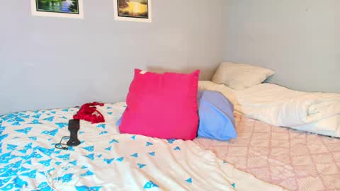 Snapshot of yes_mia_yes chatting on March 2025 04:50:02 PM gomez5 online show from March 2025 04:50:02 PM