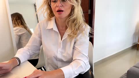 Snapshot of yes_mommy_zlata chatting on December 2024 08:29:01 PM Zlata online show from December 2024 08:29:01 PM