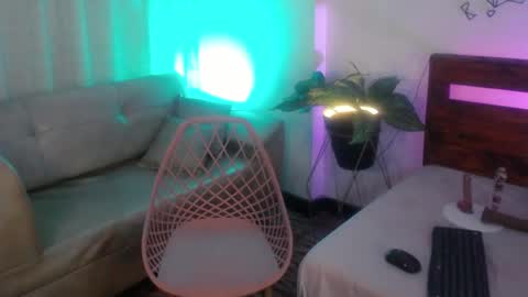 Yeseniaa25  online show from October 2025 01:07:01 PM