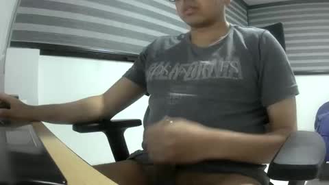 Snapshot of yesidxxx123_ chatting on June 2026 04:49:01 AM yesidxxx123_ online show from June 2026 04:49:01 AM