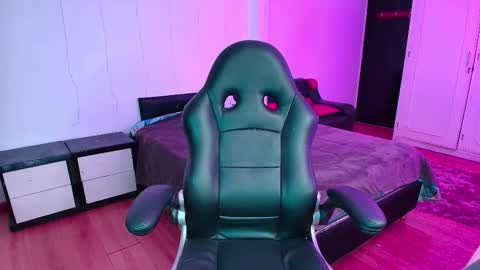 yesie_hot2 online show from November 2025 11:15:01 PM