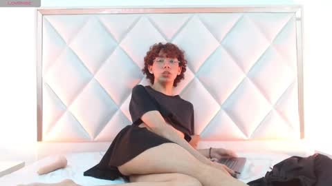  Yessy  online show from October 2025 07:34:01 PM