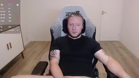 Snapshot of yhdxhy chatting on October 2025 08:31:01 PM James online show from October 2025 08:31:01 PM