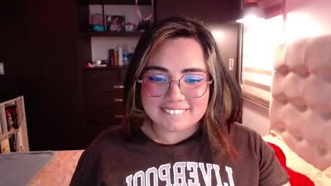 hii i am yini online show from February 2026 03:43:01 AM