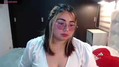 Snapshot of yini_angel07 chatting on July 2026 02:05:01 AM hii i am yini online show from July 2026 02:05:01 AM