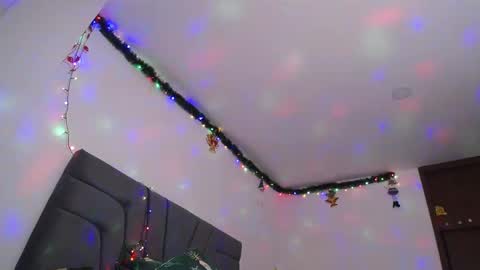 Yiny online show from December 2024 10:34:02 AM