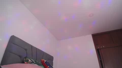 Yiny online show from February 2025 06:57:01 AM