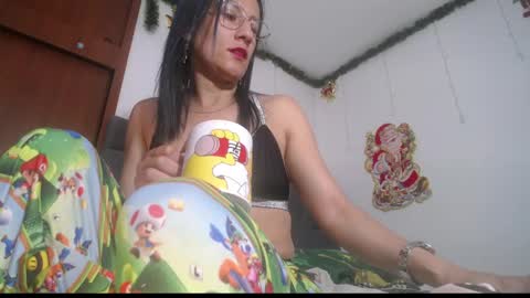 Yiny online show from December 2025 08:55:02 AM