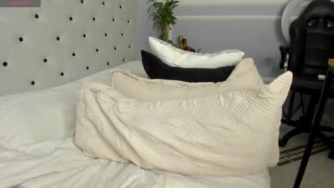 roxie reyes  online show from February 2025 06:49:02 AM